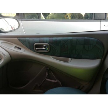 nissan almera tino (v10m) del año 2000