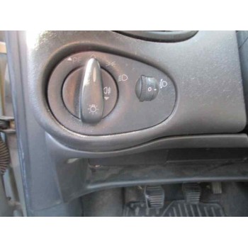 ford focus berlina (cak) del año 2001