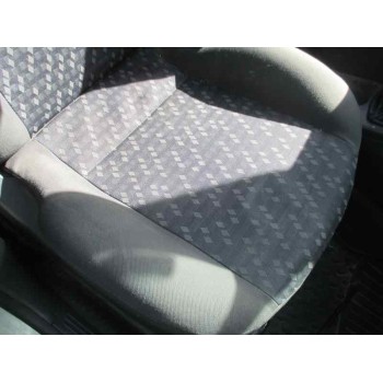 ford focus berlina (cak) del año 2001