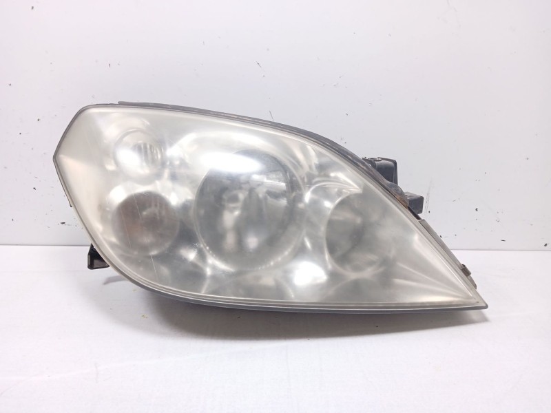 Recambio de faro derecho para nissan primera (p12) 1.6 referencia OEM IAM 237640  