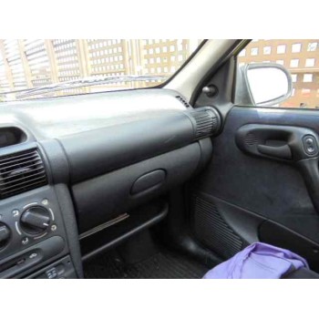 opel corsa b del año 2000