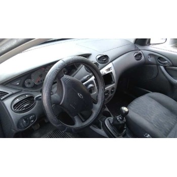 ford focus berlina (cak) del año 2001