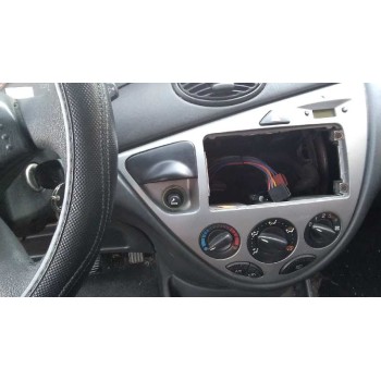 ford focus berlina (cak) del año 2001