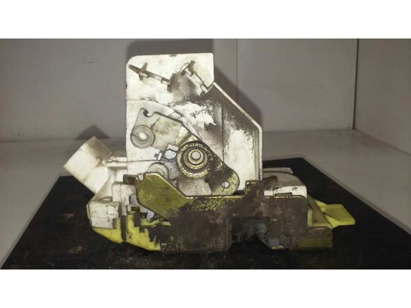 Recambio de cerradura puerta delantera derecha para ford focus berlina (cak) ambiente referencia OEM IAM XS41A21812CF 3P 5 PINS