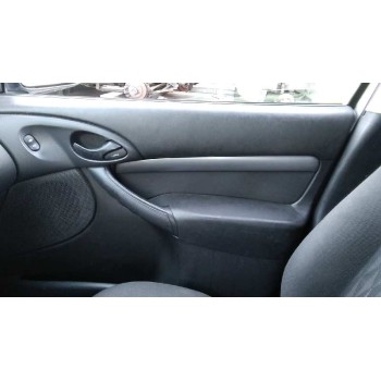 ford focus berlina (cak) del año 2001