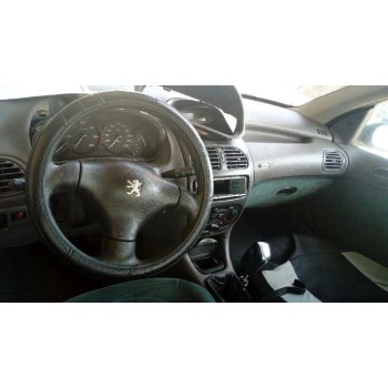 peugeot 206 berlina del año 2001