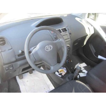 toyota yaris del año 2010