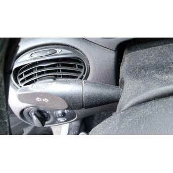 ford focus berlina (cak) del año 2001