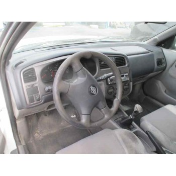 nissan primera berlina (p11) del año 2001