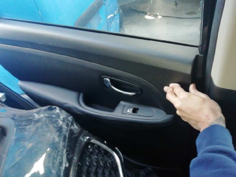 Recambio de guarnecido puerta trasera izquierda para kia carens ( ) drive referencia OEM IAM   