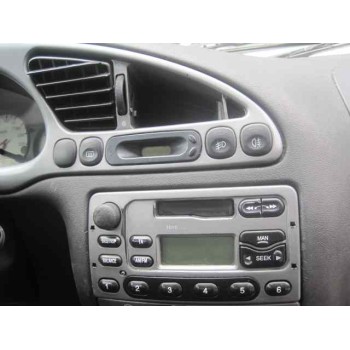 ford fiesta berlina (dx) del año 2000