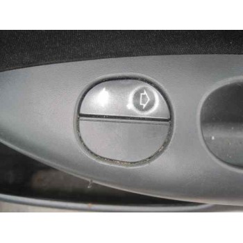 ford fiesta berlina (dx) del año 2000