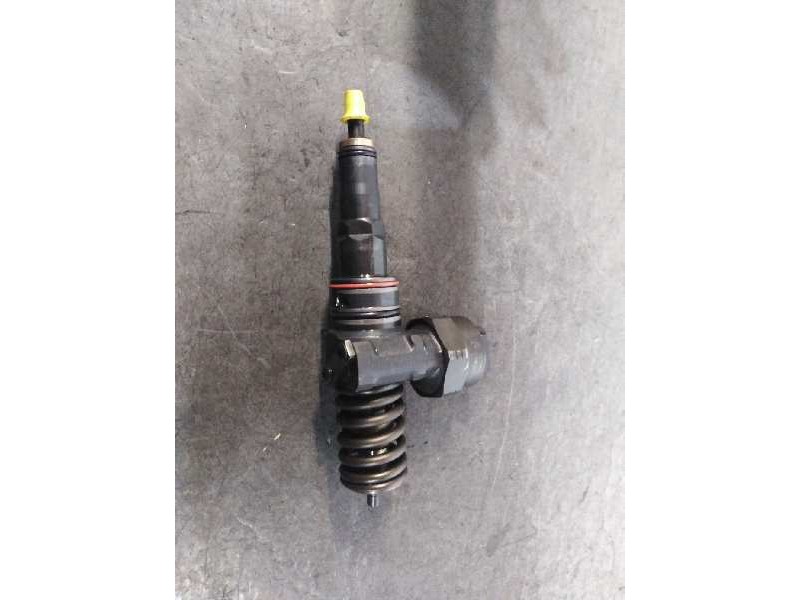 Recambio de inyector para volkswagen passat berlina (3b3) 1.9 tdi referencia OEM IAM 038130073AA  