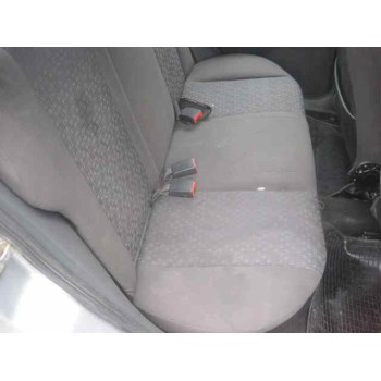 ford fiesta berlina (dx) del año 2000