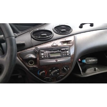 ford focus berlina (cak) del año 2000