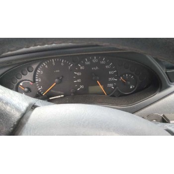 ford focus berlina (cak) del año 2000