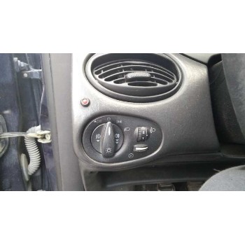 ford focus berlina (cak) del año 2000