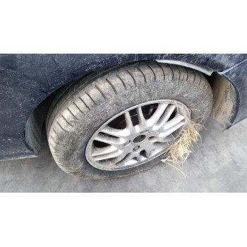 ford focus berlina (cak) del año 2000