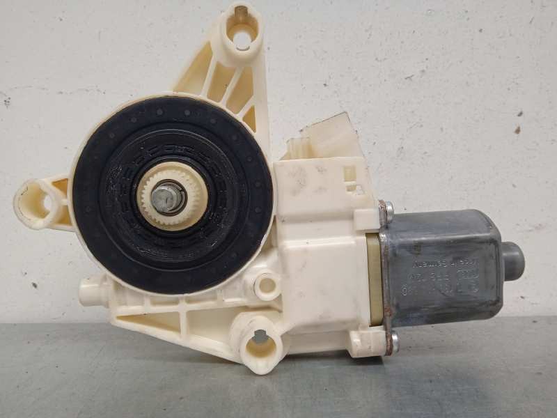 Recambio de motor elevalunas delantero izquierdo para mercedes-benz clase b (w246) b 180 cdi be (246.200) referencia OEM IAM A24