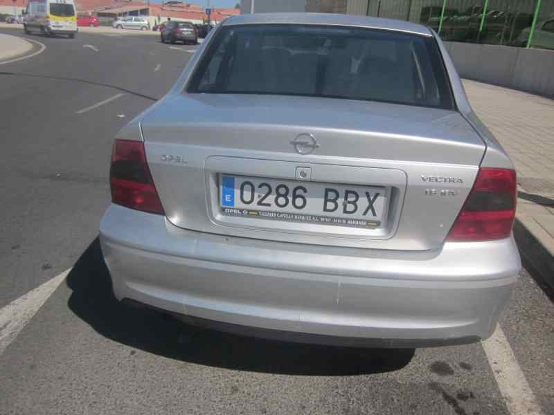 opel vectra b berlina del año 2000