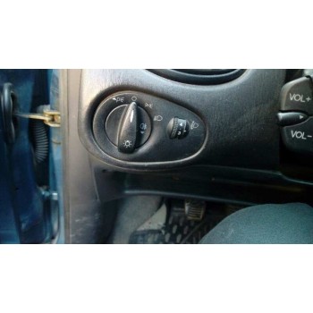 ford focus berlina (cak) del año 2000