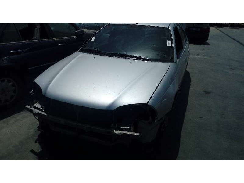 TOYOTA AVENSIS BERLINA (T 22)