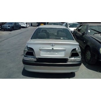 toyota avensis berlina (t 22) del año 2001