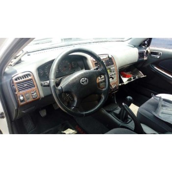 toyota avensis berlina (t 22) del año 2001