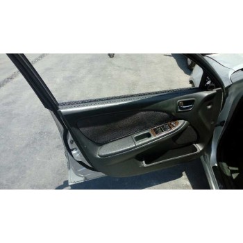 toyota avensis berlina (t 22) del año 2001