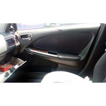 toyota avensis berlina (t 22) del año 2001