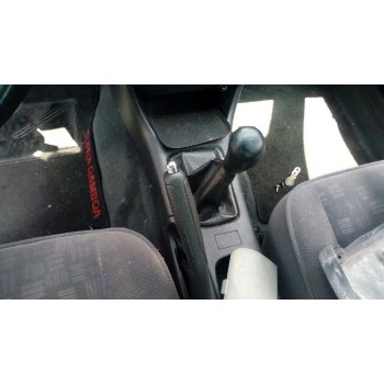 toyota avensis berlina (t 22) del año 2001