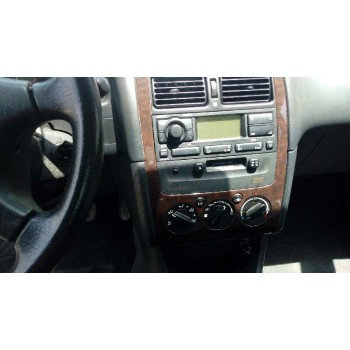 toyota avensis berlina (t 22) del año 2001