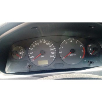 toyota avensis berlina (t 22) del año 2001