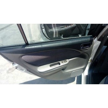 toyota avensis berlina (t 22) del año 2001