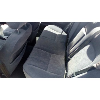 toyota avensis berlina (t 22) del año 2001