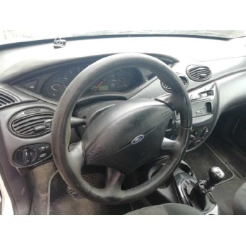 ford focus berlina (cak) del año 2001