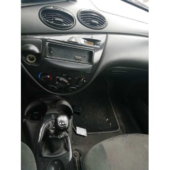 ford focus berlina (cak) del año 2001