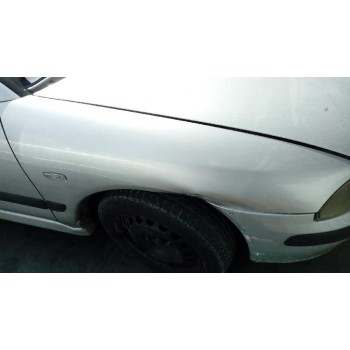 mitsubishi carisma berlina 5 (da0) del año 2002