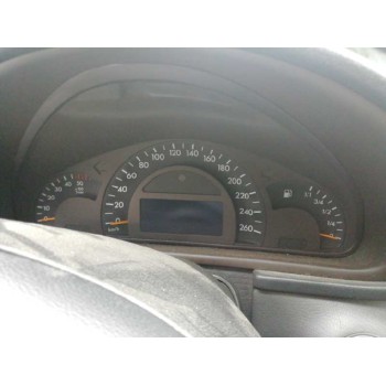 mercedes-benz clase c (w203) berlina del año 2001