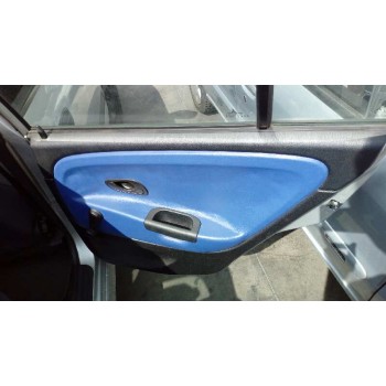 mitsubishi carisma berlina 5 (da0) del año 2002