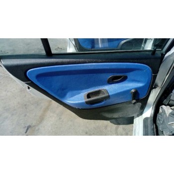 mitsubishi carisma berlina 5 (da0) del año 2002