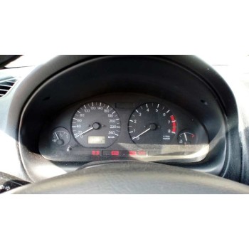 mitsubishi carisma berlina 5 (da0) del año 2002