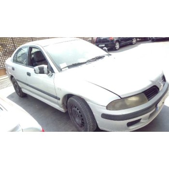 mitsubishi carisma berlina 5 (da0) del año 2002