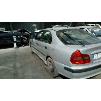 mitsubishi carisma berlina 5 (da0) del año 2002