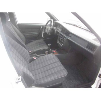 mercedes-benz clase c (w201) berlina del año 1990