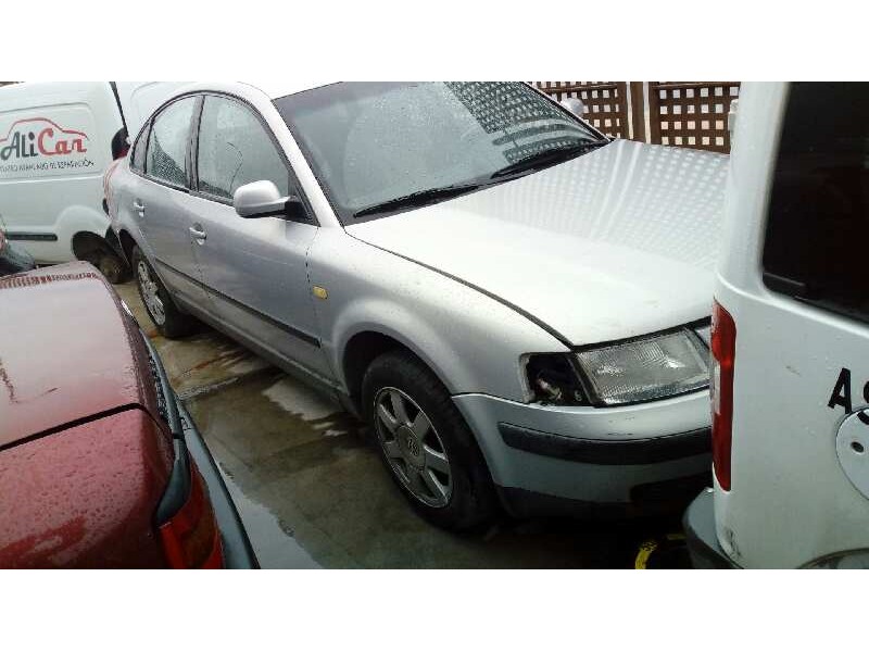 VOLKSWAGEN PASSAT BERLINA (3B2)