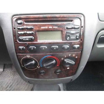 ford fiesta berlina del año 1998