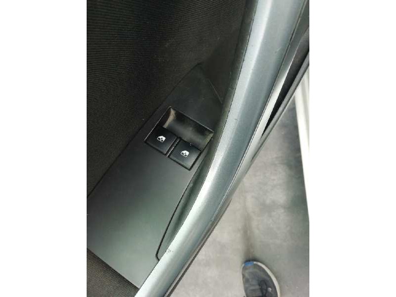 Recambio de mando elevalunas delantero izquierdo para opel astra j sports tourer selective referencia OEM IAM 13305973 DE 2 