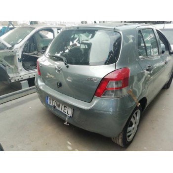 toyota yaris del año 2011