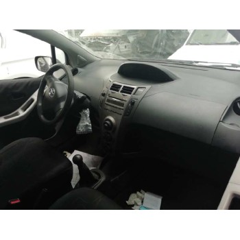 toyota yaris del año 2011